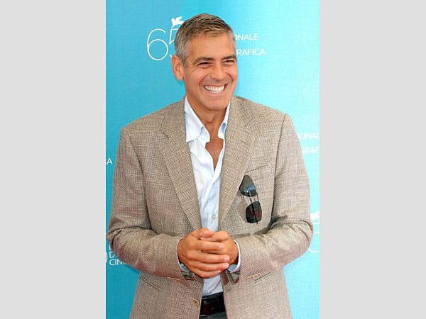 George Clooney ist bei der Wahl zum "Sexiest Man Alive" seit Jahren ein todsicherer Kandidat für die Top 3. 1997 und 2007 gewann er den Titel.