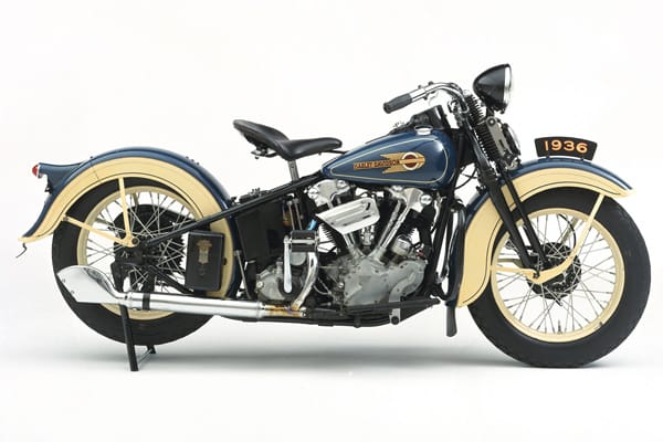 Soll es eine echte Harley Davidson mitsamt dem markant blubbernden V-Motor sein? Die "Knucklehead" von 1936 ist ein echter Klassiker, mit dem das Cruisen auf der legendären Route 66 garantiert besonders viel Spaß macht.