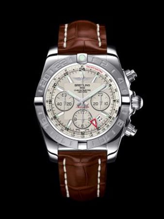 Breitling Chronomat 44 GMT: Die Uhr haben wir für 6.500 Euro gesehen. Sie ist mit 44 Millimetern etwas kleiner als die herkömmlichen Breitling-Zeitmesser.