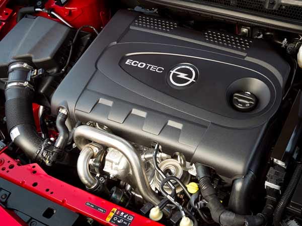 Der Zweiliter-Turbo-Motor mit vier Zylindern kommt auf 195 PS. Dank der zwei Turbolader kommt der Motor auch bei niedrigen Drehzahlen auf Touren. Schon bei 1250 Umdrehungen pro Minute liegen 80 Prozent des maximalen Drehmoments von insgesamt 400 Newtonmetern an.