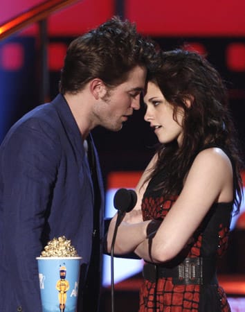 Einen sehr innigen Moment hatten die beiden bei den MTV Movie Awards. Dort wurden sie für den besten Filmkuss ausgezeichnet.
