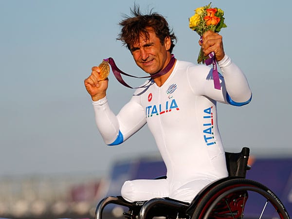 Glücksmoment: Stolz präsentierte der 45-Jährige seine Goldmedaille: Auf dieses Ziel hatte Alessandro Zanardi seit 2007 hingearbeitet. Nun will er sich wieder ganz dem Automobilsport widmen.