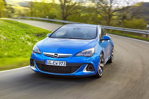 Der Opel Astra hat ein neues Topmodell. Der GTI-Konkurrent Opel Astra OPC bringt 280 PS auf die Straße.