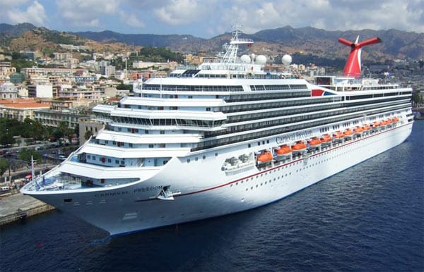 Der Ozeandampfer "The Big Nude Boat" kann bis zu 3000 FKK-Fans beherbergen, um mit ihnen durch die Karibik zu schippern.