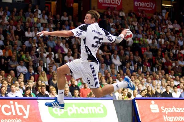 2007 wechselte der Tscheche Filip Jicha von der TBV Lemgo zur THW Kiel. Der in Deutschland unter dem Namen "Pavel" bekannte linke Rückraumspieler ist auch am Kreis einsetzbar und glänzt durch unzählige Wurfvariationen. Jicha wiegt 103 Kilogramm und gewann 2011 mit den Kielern als erster tschechischer Spieler die EHF Champions League.
