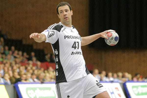 Der Serbe Marko Vujin ist ein neues Gesicht in der Handball-Bundesliga. Vujin hatte zwar bereits 2008 in Gummersbach unterschrieben, blieb damals jedoch in der ungarischen Liga. Vier Jahre später wechselte der im rechten Rückraum und als Rechtsaußen einsetzbare Spieler zur THW Kiel. 2006 wurde er Torschützenkönig in Ungarn.