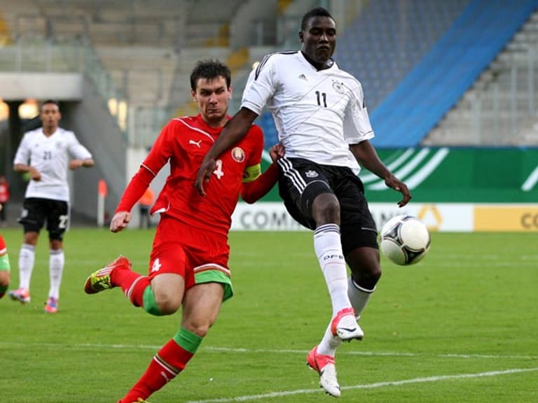 Als großes Sturmtalent in den deutschen U-Mannschaften gilt Peniel Mlapa (Borussia Mönchengladbach). Der 21-Jährige lehnte 2009 eine Einladung der togolesischen Nationalmannschaft ab, um weiter für Deutschland spielen zu können. In 15 U-21-Länderspielen stehen für Mlapa acht Treffer zu Buche.
