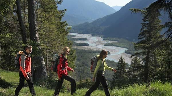 Wanderer am Lechzopf bei Stanzach.