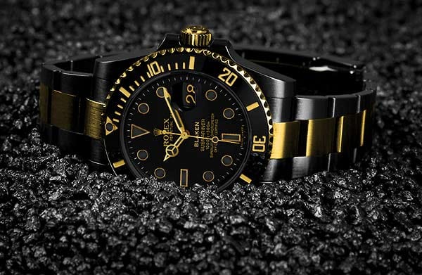 Ein neues, spannendes Projekt ist eine Uhr für einen Scheich aus Katar: Der will eine Rolex in Gelbgold und Schwarz. Das Besondere: Erstmals wird Blaken auch ein Armband in Bicolor herstellen. Das besteht zum einen aus 18-Karat Gold und zum anderen aus den typischen schwarzen Edelstahl-Elementen.