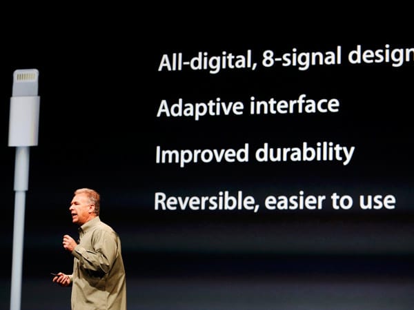 Erstmals seit vielen Jahren hat Apple den Dock-Anschluss überarbeitet und stattet das iPhone 5 mit einem 80 Prozent kleineren achtpoligen Anschluss aus.