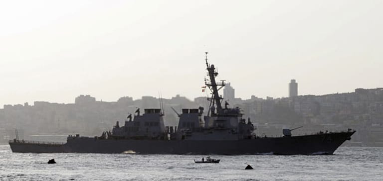 In einer ersten Reaktion verlegen die Amerikaner zwei Zerstörer vor die libysche Küste.