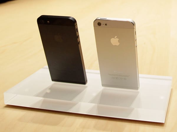 Die Auslieferung des iPhone 5 in den Farben Schwarz oder Weiß soll am 21. September beginnen.