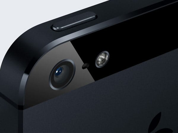 Auch die Acht-Megapixel-Kamera mit besonders kratzfestem Saphirglas vor der Linse und LED-Blitz hat Apple verbessert.