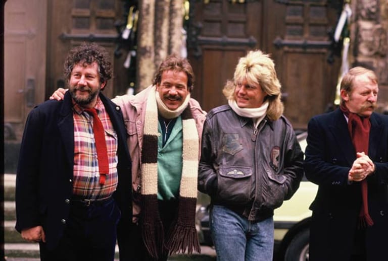 Für einen Schimanski-"Tatort" schrieb Bohlen 1988 nicht nur die Titelmusik, sondern war an der Seite von Götz George auch kurz in dem ARD-Krimi zu sehen.