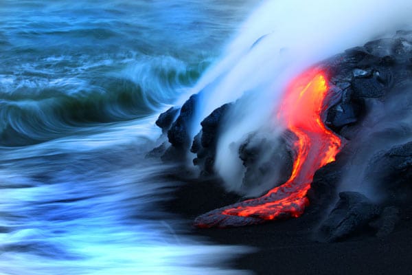 Urgewalt: Das Zusammentreffen von Lava und Wasser erzeugt sogenannte phreatomagmatische Explosionen - die Kraft sorgt auch für große Eruptionen.