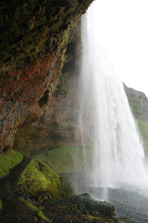 Der Seljalandsfoss ist ein Wasserfall im Süden Islands.