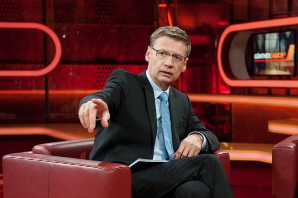 Jauch hörte bei "Stern TV" auf, um Zeit für einen Polit-Talk zu haben. Die nach ihm benannte ARD-Talkshow lief vom Herbst 2011 bis Ende 2015 am Sonntagabend nach dem "Tatort".