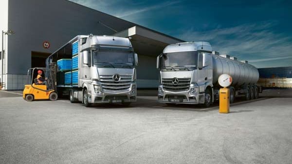 Platte Nase: In Deutschland ist es umgekehrt - hier sieht man ausschließlich Frontlenker wie die Actros-Modelle von Daimler.