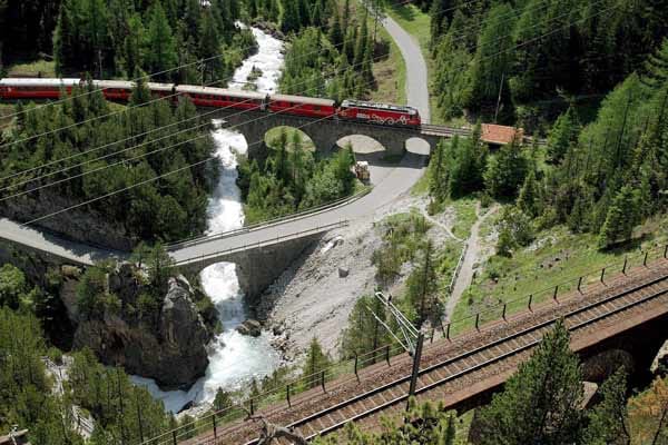 Eisenbahn im Albula-Tal.