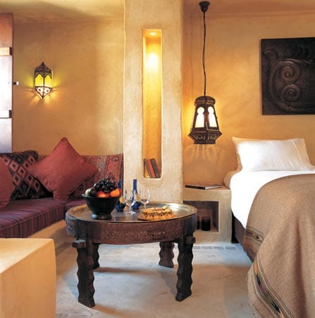 In den Suiten des "Bab Al Shams" steht den Urlaubern zusätzlich ein eigener Balkon sowie eine traditionell eingerichtete Sitzecke zur Verfügung.