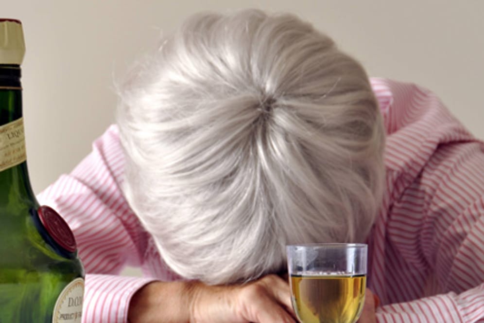 Der Griff zum Alkohol macht die Depressionen noch schlimmer