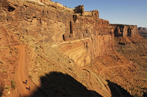 Der gewaltige Strom des Colorado zersägt Utah regelrecht von Nordosten nach Südwesten und ist für einen Großteil der fantastischen Canyons rings um die Kleinstadt Moab verantwortlich.