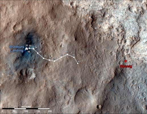 "Curiosity" war Anfang August 2012 in einem Krater am Mars-Äquator gelandet. Der Roboter fährt seitdem Richtung Osten; am Ende seiner Tour soll er rund 290 Meter zurückgelegt haben.