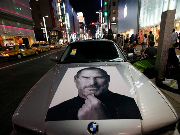 Ein Fan in Tokio huldigte mit seinem Auto dem verstorbenen Apple-Chef und Gründer Steve Jobs.