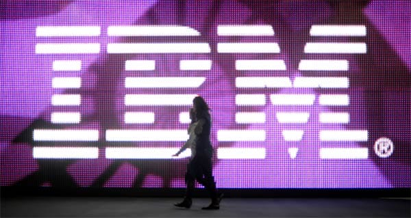 Auch ein weiterer Rivale im IT-Business musste seinen Vorjahresplatz abgegeben. IBM wird als fünft wertvollste Marke der Welt geführt. Der Markenwert verschlechterte sich um 2,4 Prozent auf 51,3 Milliarden Euro.