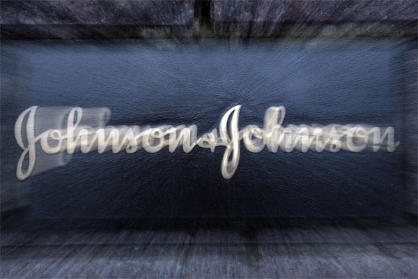 Ein weiterer amerikanischer Konsumgüter-Konzern landete auf Rang 9: Johnson & Johnson. Die bei uns vor allem durch Hygiene- und Kosmetikprodukte (z.B. Penaten, o.b., Piz Buin) bekannte Marke kommt auf einen Markenwert von 45,7 Milliarden Euro.