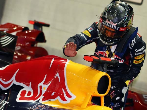 Vettel ist aber nicht mehr einzuholen. Der Heppenheimer tätschelt nach dem Rennen liebevoll seine "Abbey".