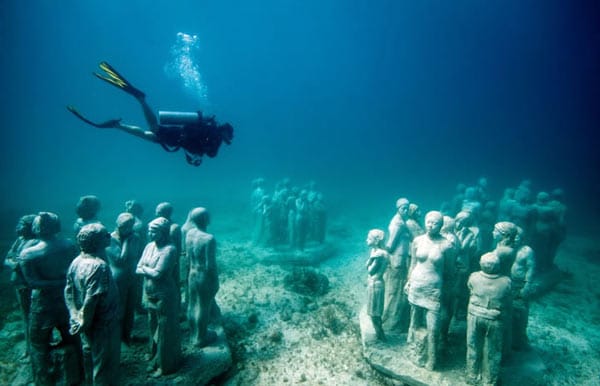 Erweiterung für die größte Skulptur des Unterwassermuseums: 50 neue Figuren für "The Silent Evolution"