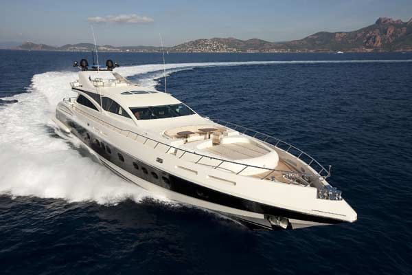 Die italienische Luxusjacht Graziadui misst eine Länge von 43 Metern und schafft 35 Knoten.