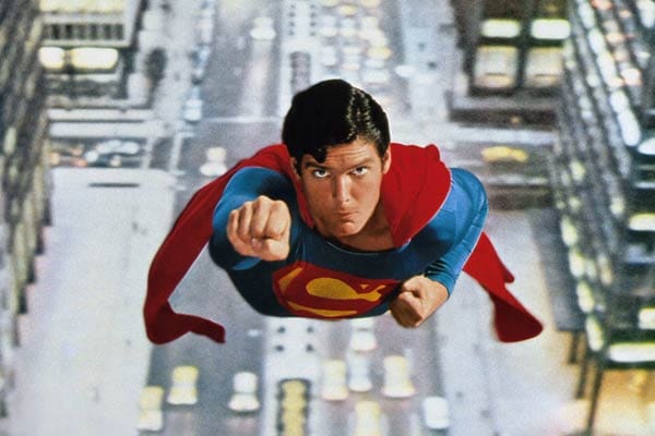 So kennt man Christopher Reeve: Als unbesiegbaren Helden "Superman".