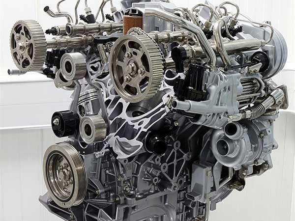 Mit dem neuen V6-Diesel wiegt der Range Rover nun 420 Kilogramm weniger als das Einstiegsmodell des Vorgängers mit V8-Diesel.