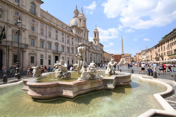 Nach dem Essen lockt die Piazza Navona zu einem Spaziergang. Nach dem Essen lockt die Piazza Navona zu einem Spaziergang.