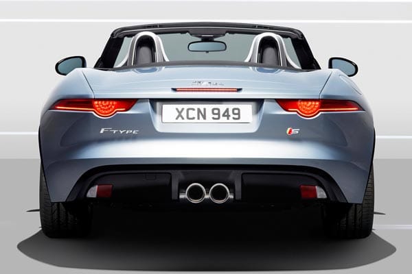 Premiere feiert der neue Jaguar F-Type auf dem Autosalon Paris 2012.