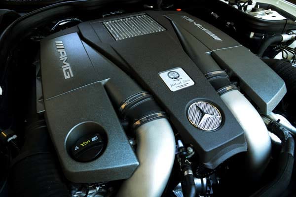 Der V8-Biturbo leistet 525 PS und 700 Newtonmeter maximales Drehmoment. Der Sound - unbeschreiblich.