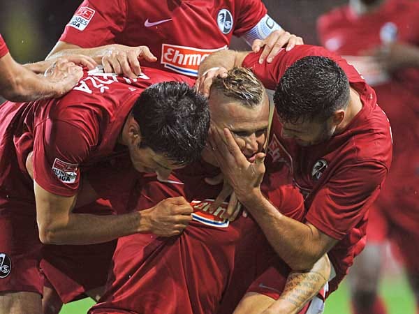 Dank des sensationellen Freistoßtores durch Jonathan Schmid träumte der SC Freiburg vom zweiten Saisonsieg.