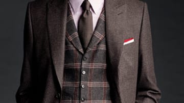 Ein klassisches Hemd mit Kent-Kragen gehört definitiv in jede gut sortierte Herren-Garderobe. Mit einem tonigen Dreiteiler vermitteln Sie Ihrem Geschäftspartner traditionelle Werte wie Zuverlässigkeit und Gediegenheit.