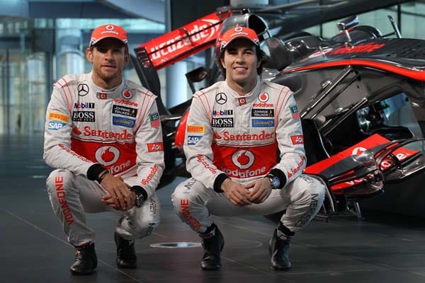 McLaren: Lewis Hamilton hat das Team verlassen und sitzt nun bei Mercedes GP im Cockpit. Als Ersatz kommt der Mexikaner Sergio Perez von Sauber und ist wie Jenson Button langfristig an den Rennstall gebunden.