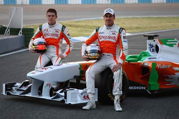 Force India: Paul di Resta (li.) hat sich empfohlen und bleibt, weil die Cockpits bei Mercedes und McLaren vergeben sind. Das zweite Cockpit war lange heiß begehrt. Am Ende bekam Adrian Sutil den Zuschlag, der nach einem Jahr Pause wieder in die Formel 1 zurückkehrt.