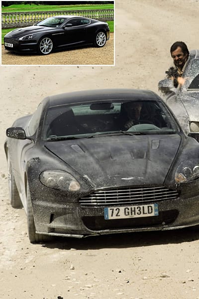 Als ein Highlight der Auktion bei Christie's gilt der Aston Martin V12 DBS, den Daniel Craig in "Ein Quantum Trost" gefahren ist. Er wurde für umgerechnet fast 300.000 Euro ersteigert.