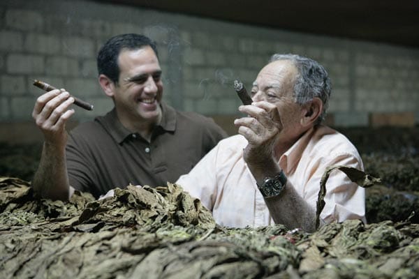 Zigarren aus Nicaragua werden u. a. durch die Marke Padron geprägt. Sie geht auf einen kubanischen Auswanderer zurück, was im Charakter der formvollendeten, doch alltagstauglichen Longfiller Ausdruck findet. Das Familienunternehmen musste sich in der Vergangenheit mehrmals gegen politische Unruhen geschlagen geben, aber keiner der Beteiligten war bereit, aufzugeben.