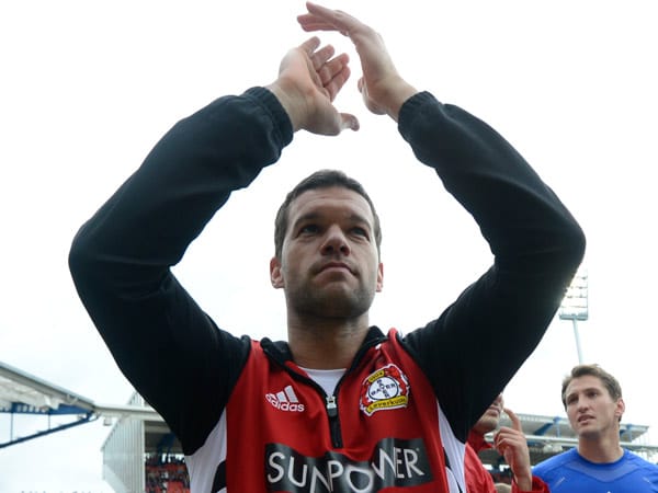 Im Oktober 2012 verkündet der 98-malige Nationalspieler seinen endgültigen Abschied vom Profi-Fußball. Sein letztes Spiel bestritt er am letzten Bundesliga-Spieltag der Saison 2011/2012 für Bayer 04 Leverkusen.