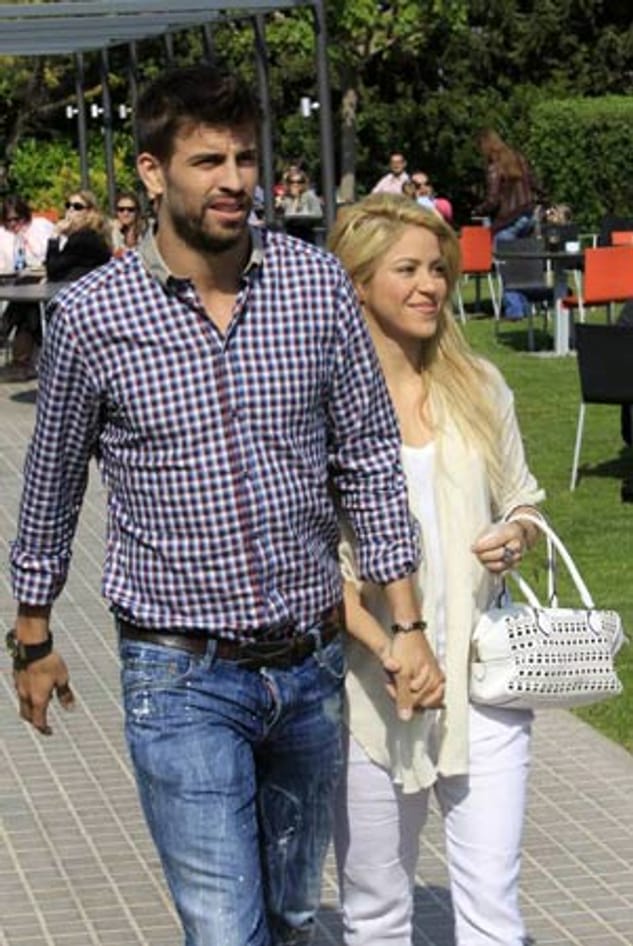 Shakira ist seit März 2011 mit dem spanischen Fußballstar Gerard Piqué zusammen. Die beiden erwarten im Januar einen Sohn.