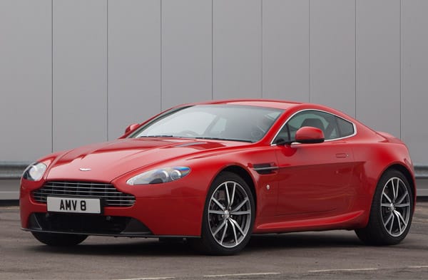 War nie ein Bond-Auto: Der Aston Martin V8 Vantage nach der Modellpflege.