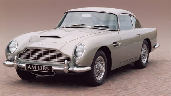 Der Aston Martin DB5 wurde 1964 durch "Goldfinger" berühmt. Im echten Leben verfügte er über 286 PS aus einem 4,0-Liter-Motor.