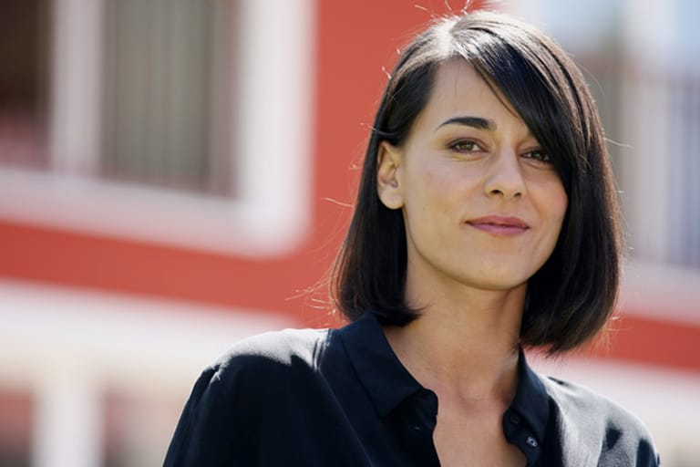 Schöne Verstärkung für Til Schweiger: Edita Malovcic spielt im Hamburger "Tatort" die Staatsanwältin. Die Österreicherin wirkte bereits in Schweigers Kino-Hit "Zweiohrküken" mit und hat sich auch als Sängerin einen Namen gemacht.