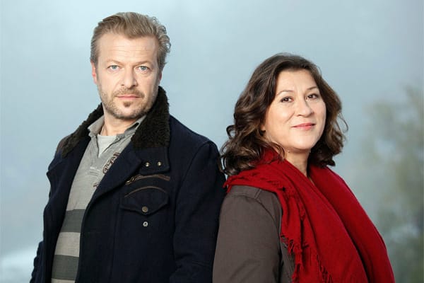 In ihrem Jubiläums-"Tatort: Nachtkrapp" erhält Klara Blum (Eva Mattes) Unterstützung von ihrem Schweizer Kollegen Roland Koch (Matteo Lüthi).